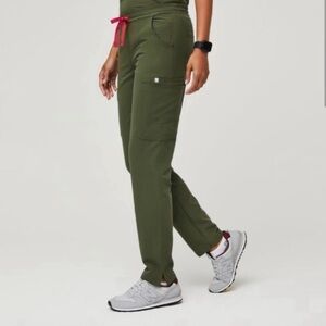Figs Mens Cairo Short Cargo Scrub Pants Dark Olive